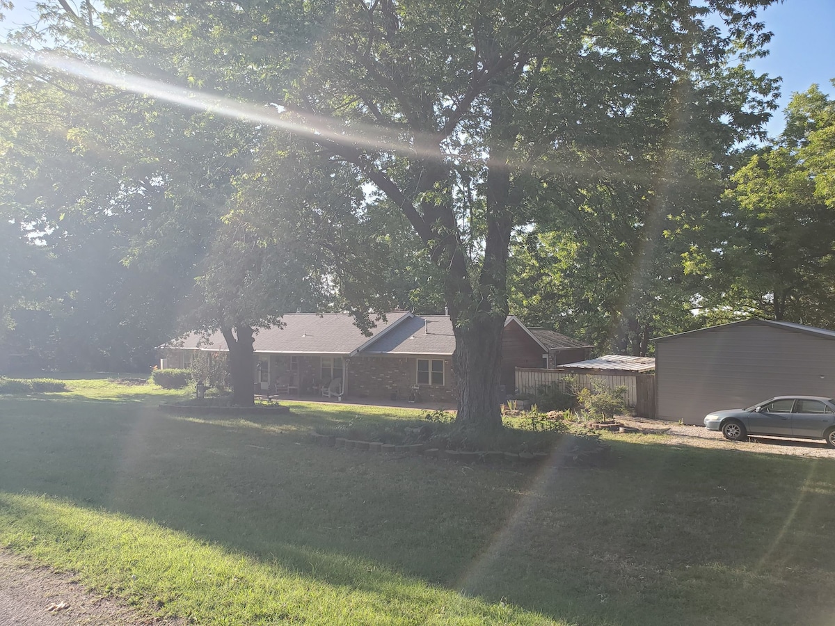 Rural neighborhood resting spot