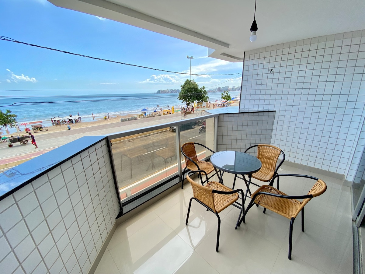 最多可容纳12位房客的海滨公寓。