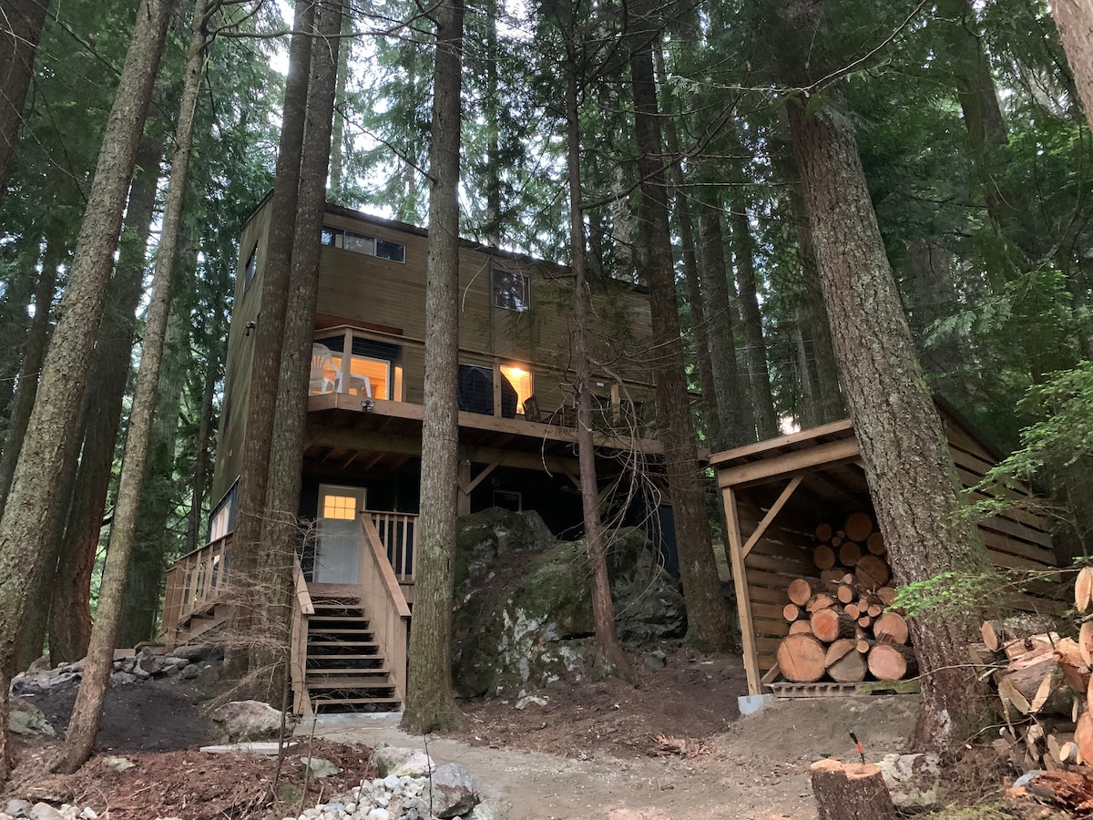 The Treetop Chalet - Sunshine Valley