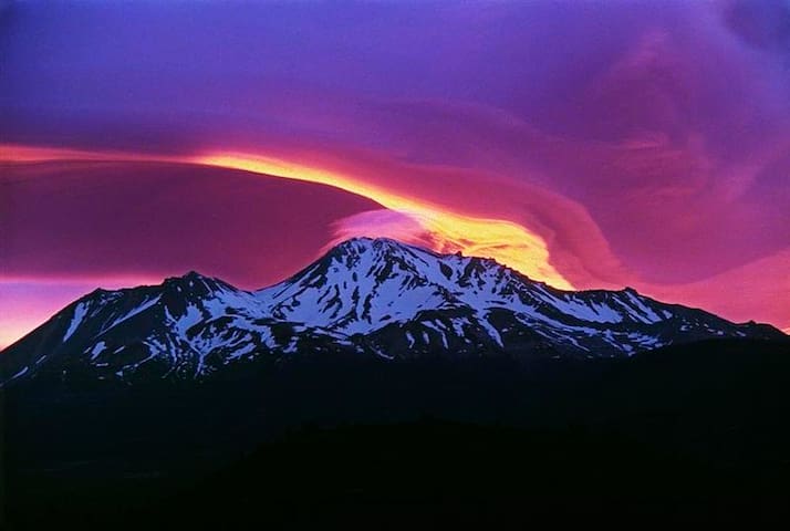 Mount Shasta的民宿