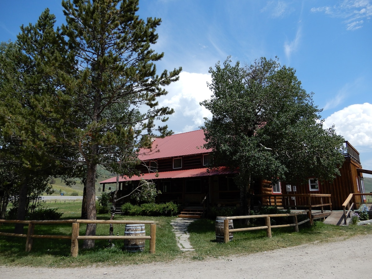 Black Powder Guest Ranch Lodge