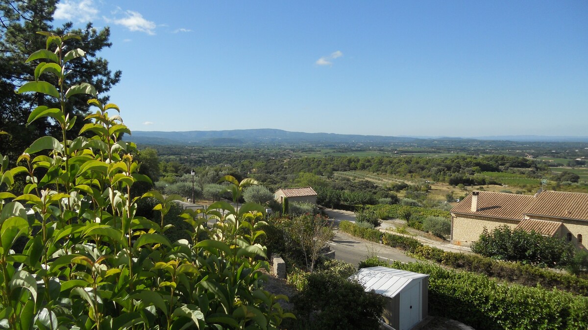 petit cabanon bois en Vaucluse, vue panoramique