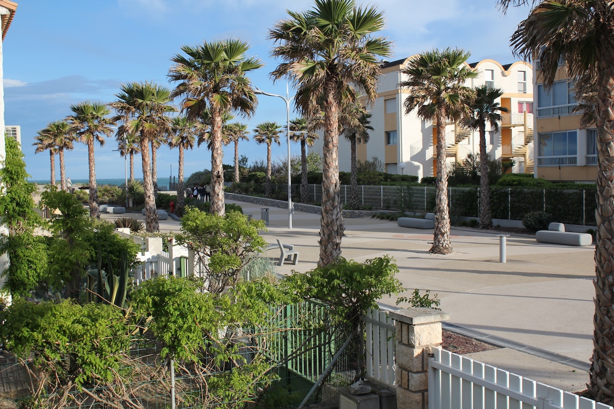 Avenue de la Méditerranée en bord de mer