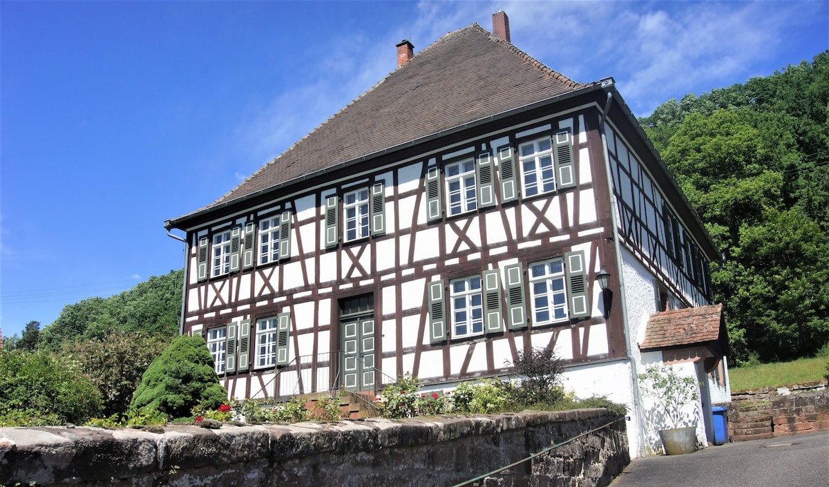 Ehem. rural hunter 's house in the Palatinate Forest