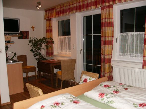Weingut Zur Schlafmütze Fam. Parth (Herrnbaumgarten), Doppelzimmer Hödeln (22qm) mit Küchenzeile und Balkon
