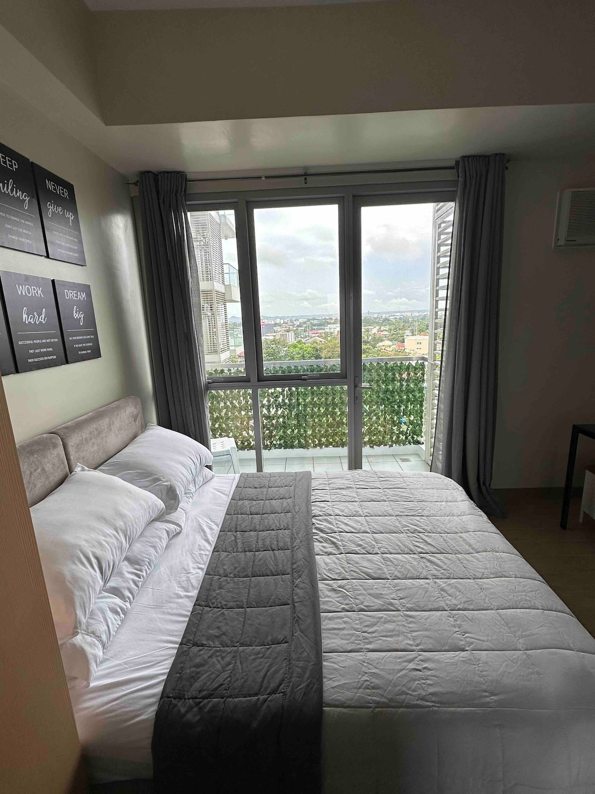 Villa Rolando ll - Megaworld  near Airport & Malls