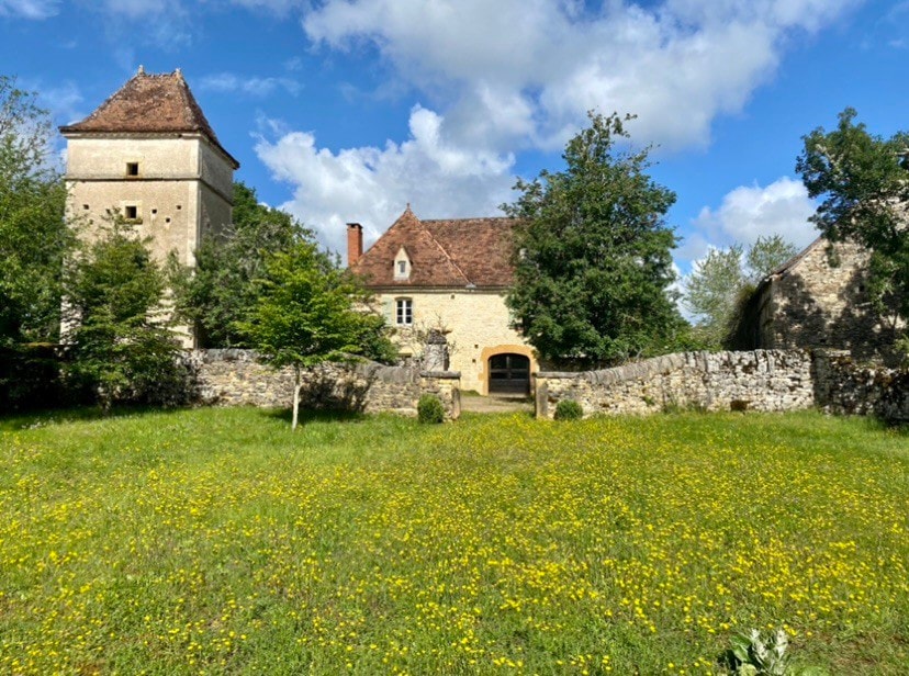 Quercy -美丽的性格之家