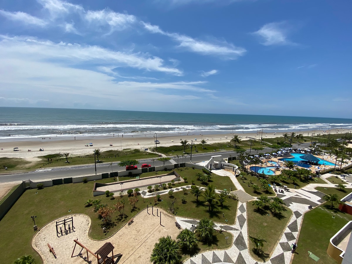 Apartamento em Condomínio Resort pé na areia