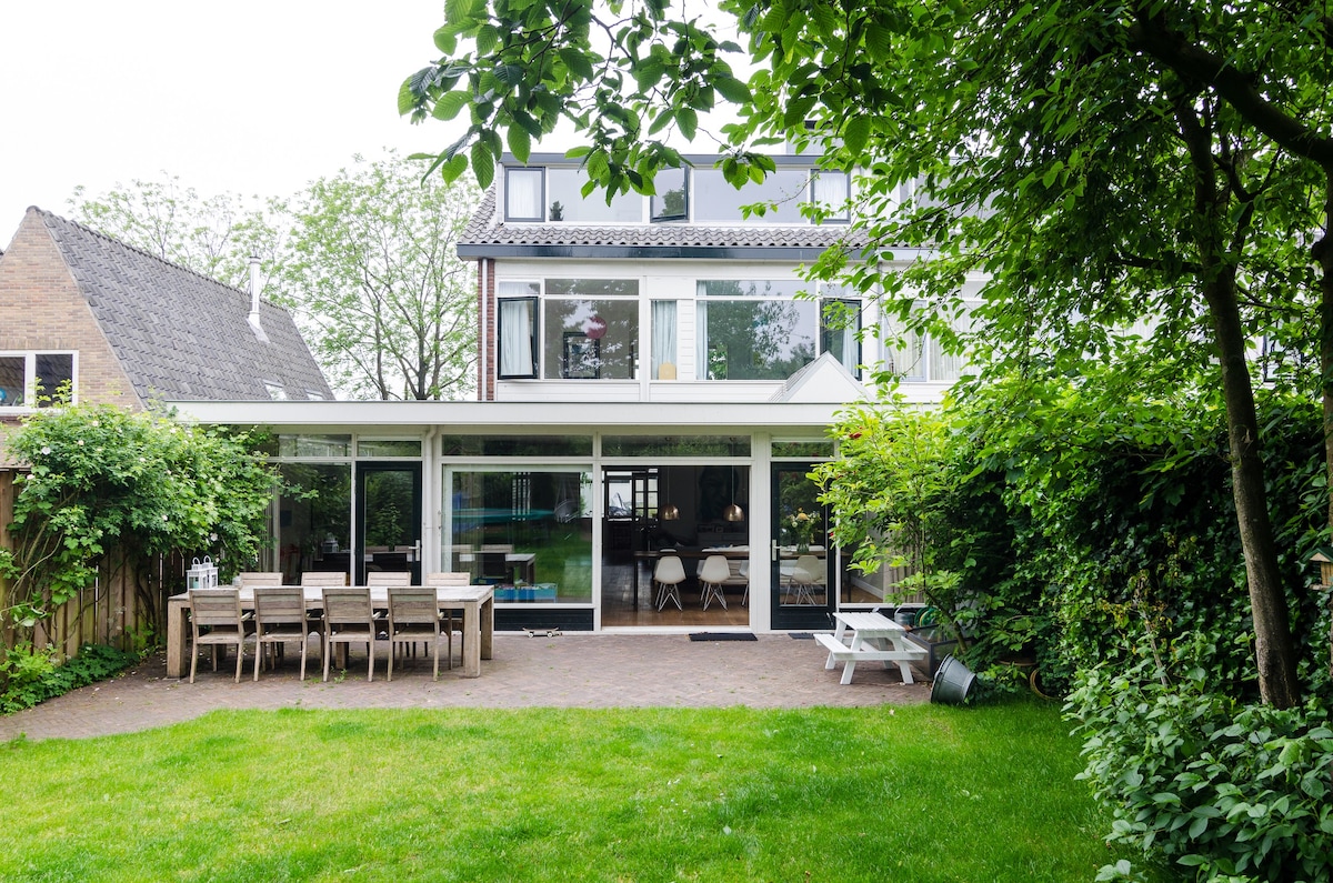 Family house 50m to beach, close to Amsterdam