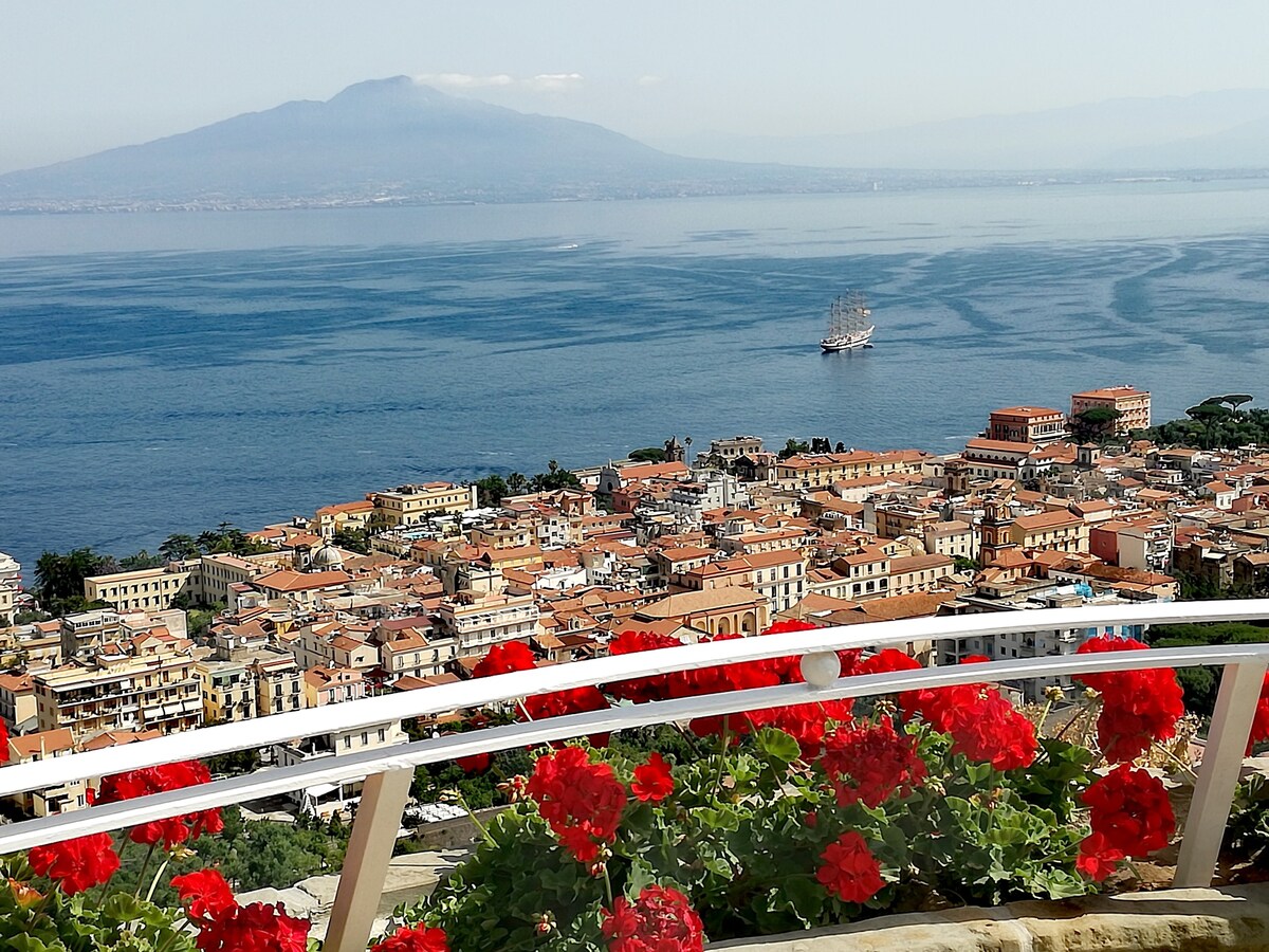 米拉索伦托（ MiraSorrento ） ，那不勒斯湾浪漫景观