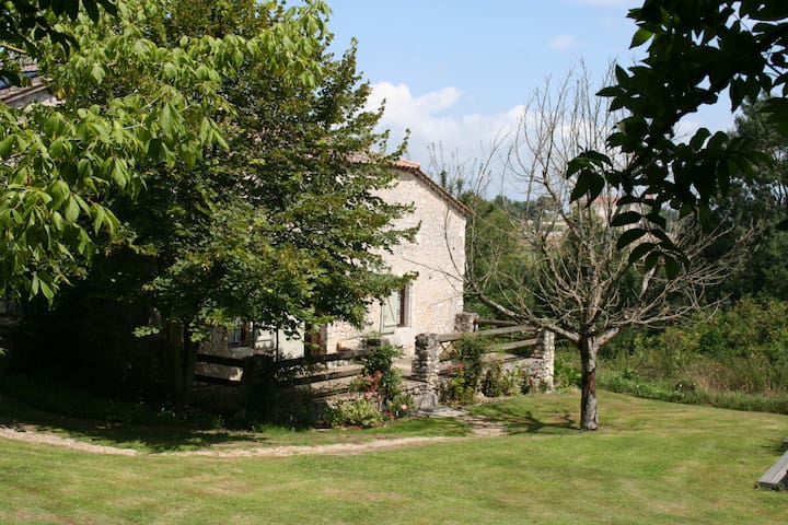 Loubès-Bernac的民宿