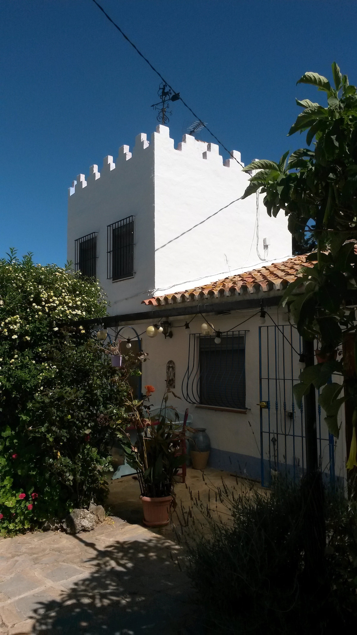 Turm auf Finca mit Pool 12 km vom Strand