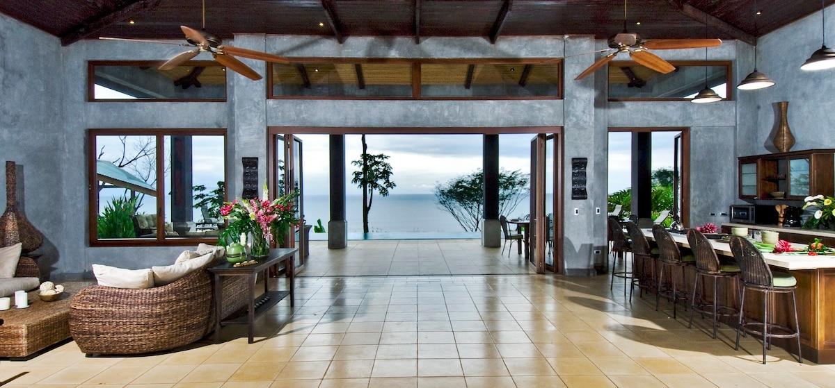 6500平方英尺， 6卧室豪华别墅，位于Dominical海滩