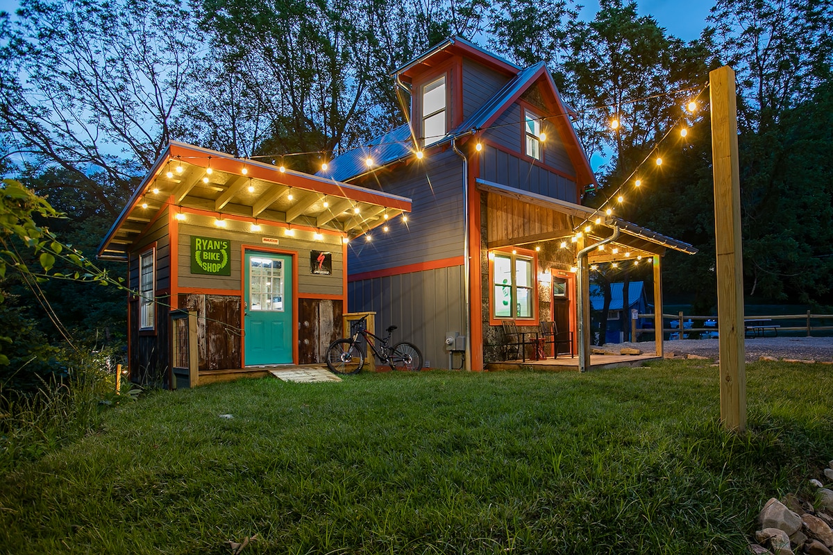 "Brevard Bike House" Walking distance to downtown!