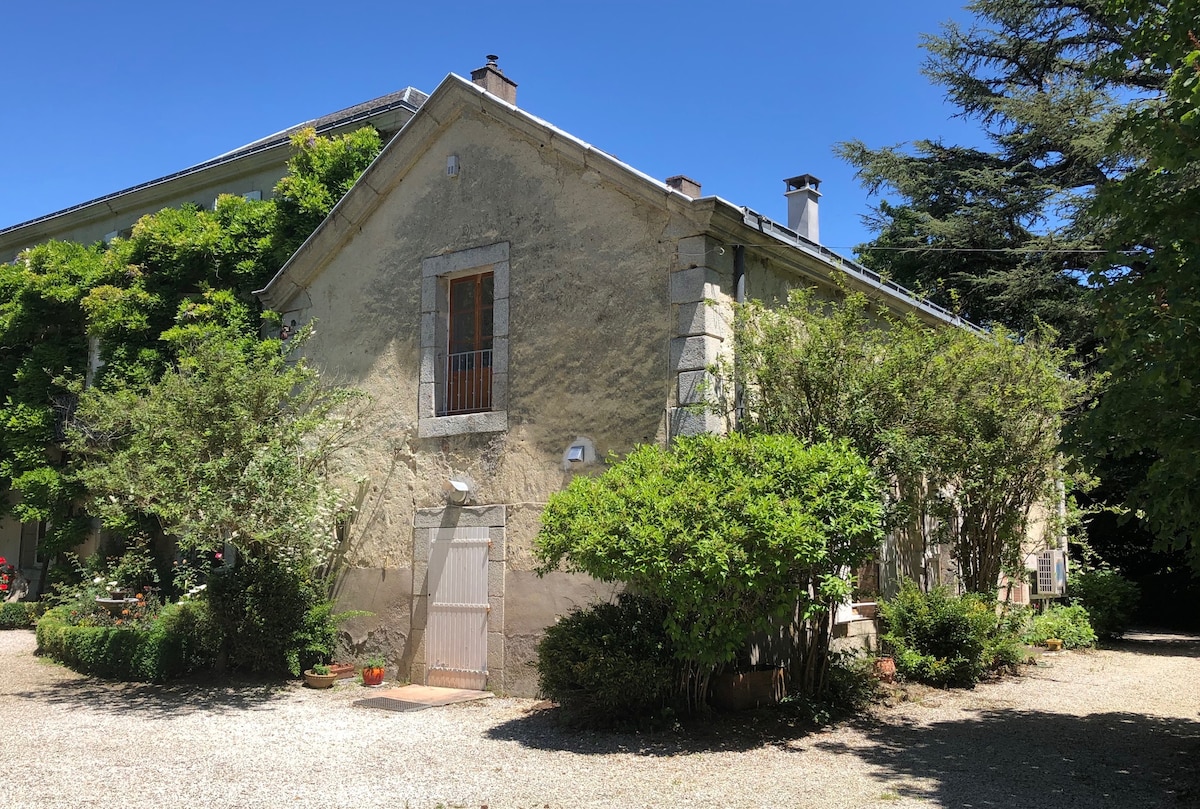 Independent cottage with swimming pool and tennis