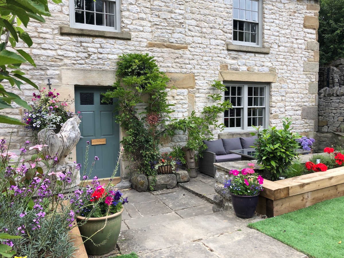 Bean Hill Luxury Cottage with garden & parking.