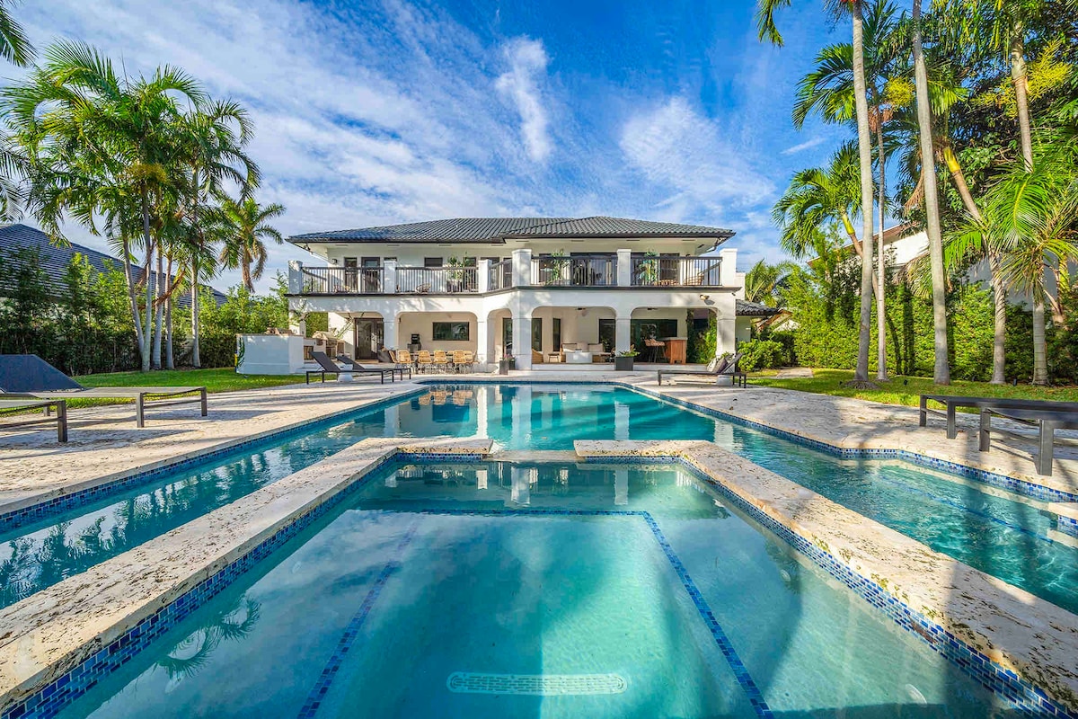 New Waterfront Mansion with Dock and Jacuzzi