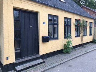 Single room in quiet town house
