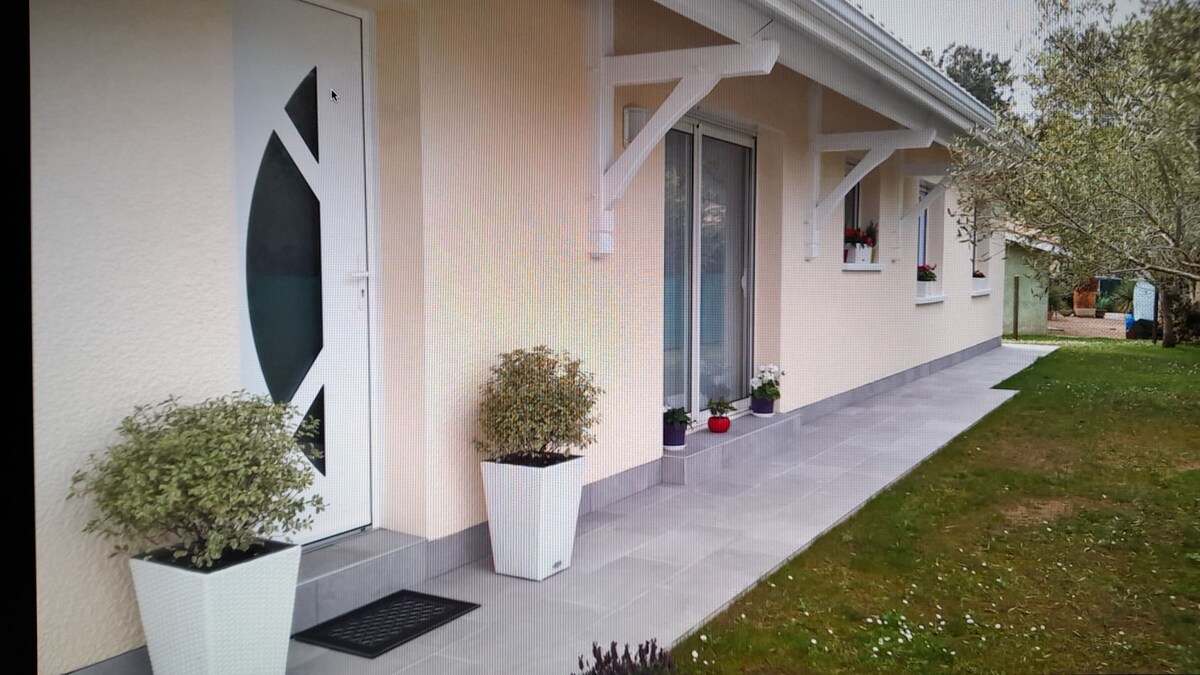 Maison chaleureuse au calme à 3 kms de la plage