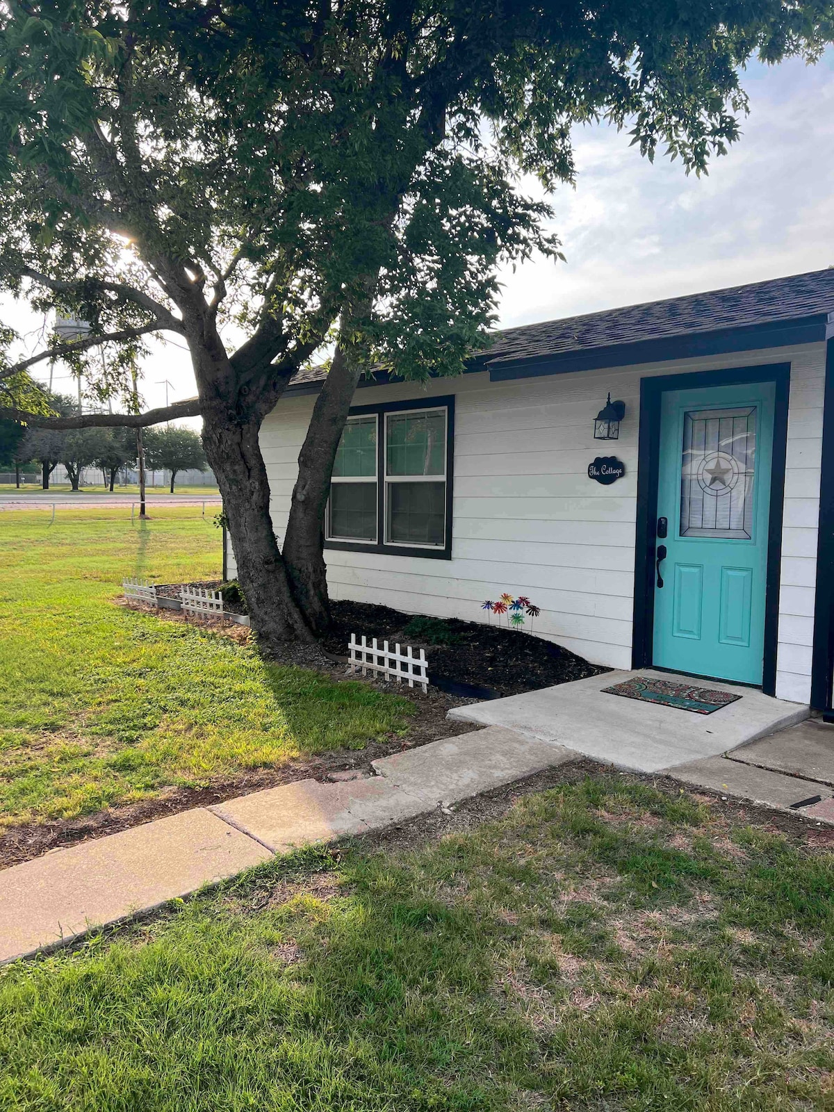 Quaint Guest Cottage