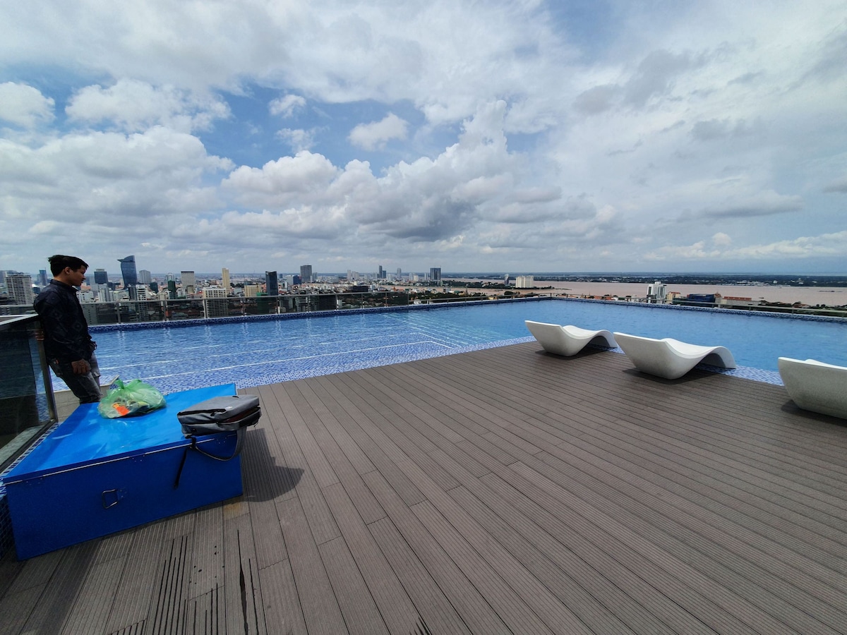 Lovely Condo with Pool&Gyms, City View, Heart City