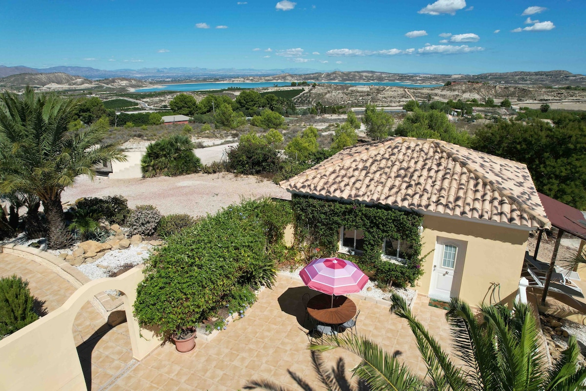 Casita en el campo de Torremendo