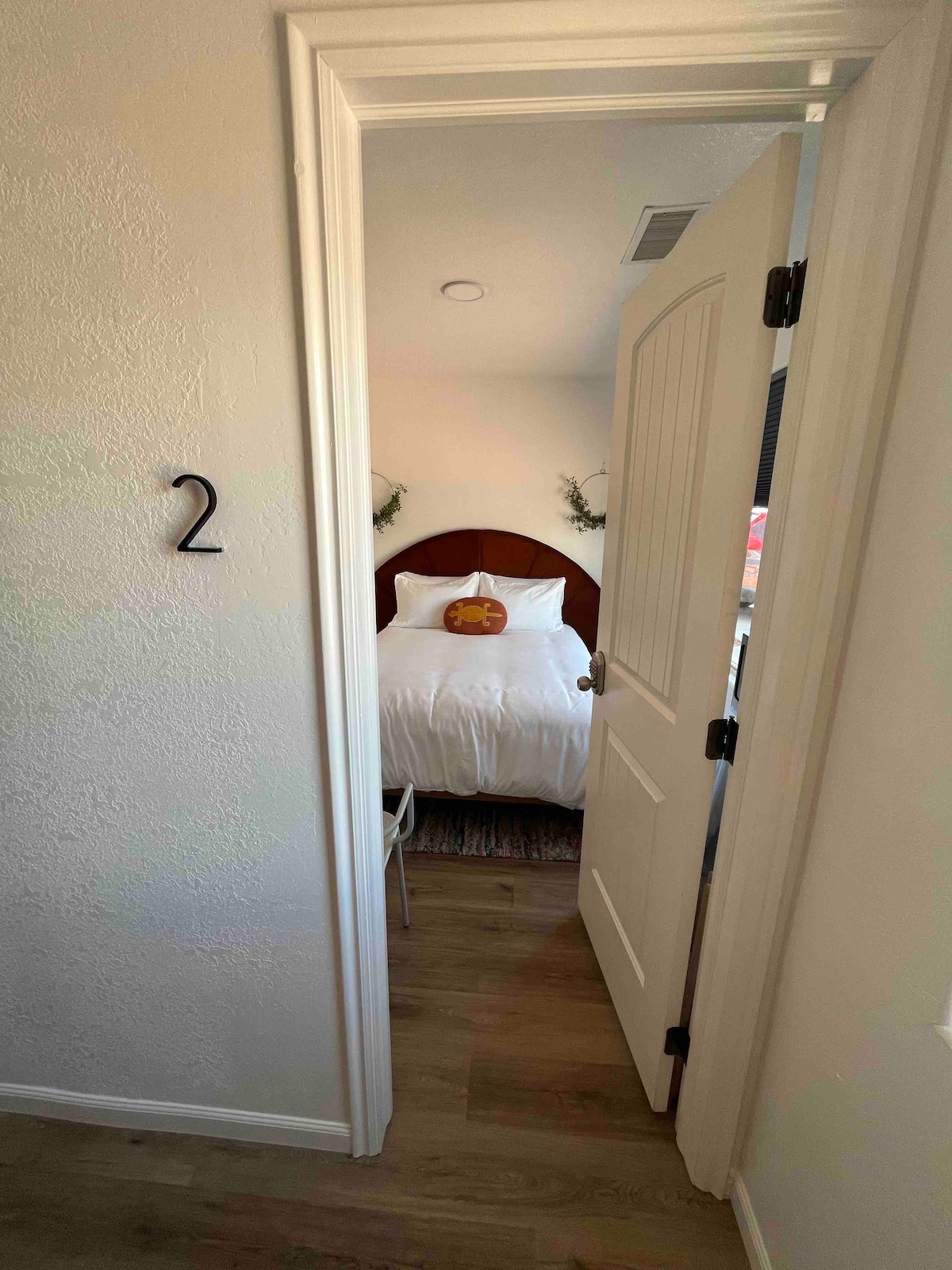 Newly Remodeled room with private entrance