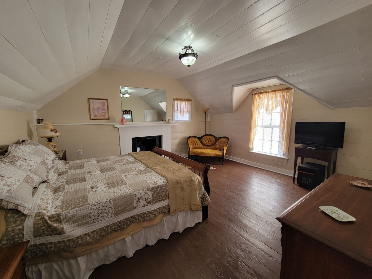 Seay's Historic Inn - Entire Upstairs Unit!
