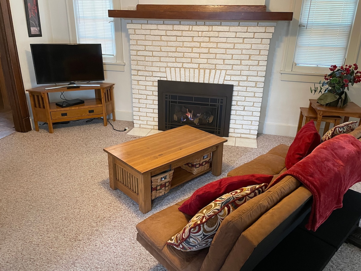 Cozy 3BRw/porch kid-friendly near Earlham-IUE-Reid