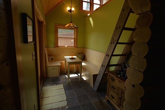 Wolf Track Den, Cozy Grand Marais Log Cabin