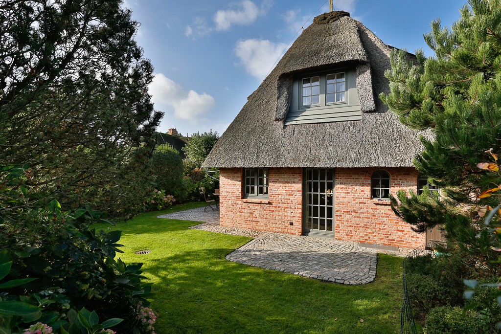 Klinkerhof -带壁炉的浪漫茅草屋顶房屋