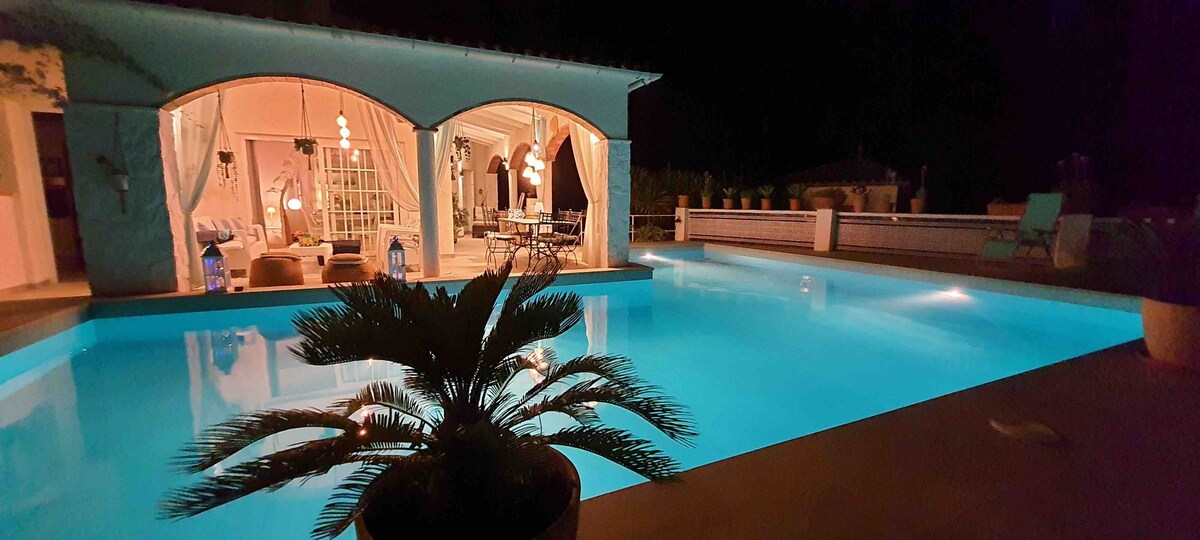 Villa avec superbe piscine, à 90 km de Perpignan