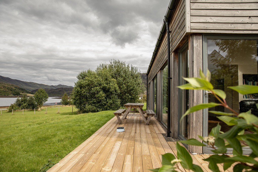 Larchwood Lodge on the Shore of Loch Long, Dornie