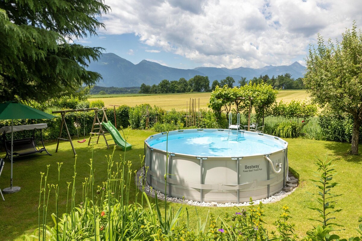 米尔施塔特湖（ Lake Millstatt ）带泳池的度假公