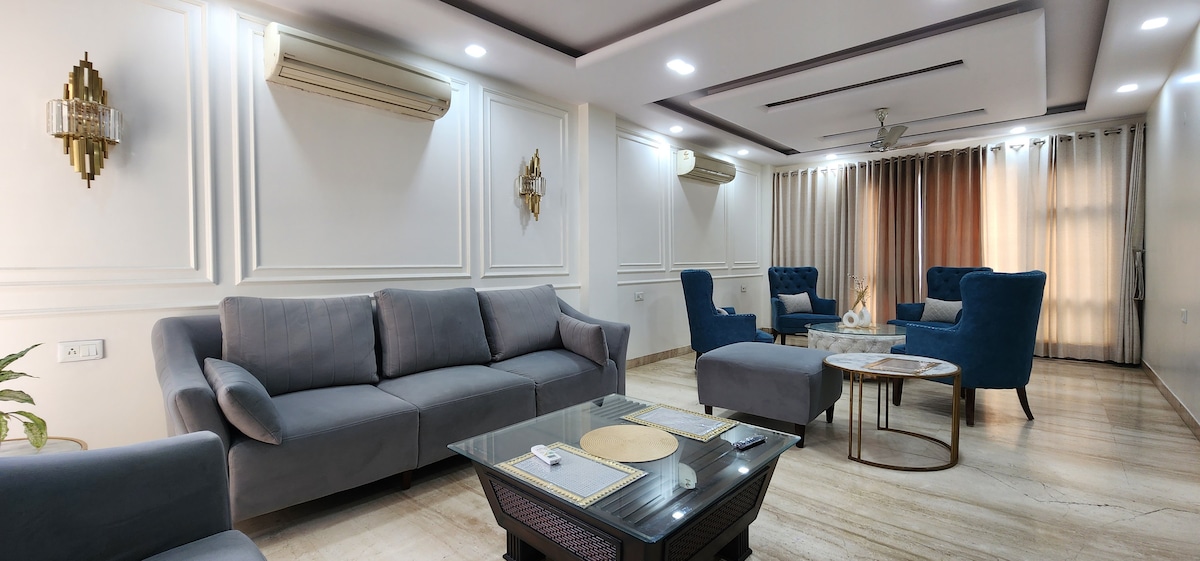 Sawanstays : 4BHK, Modern-Luxury with terrace.