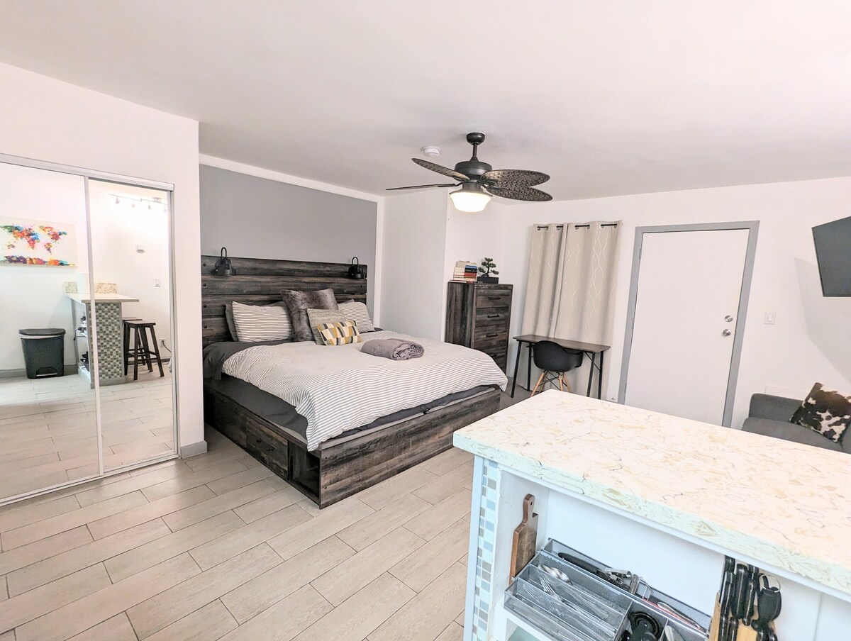 Studio W King Bed By Walkable Sunset Strip* Month+