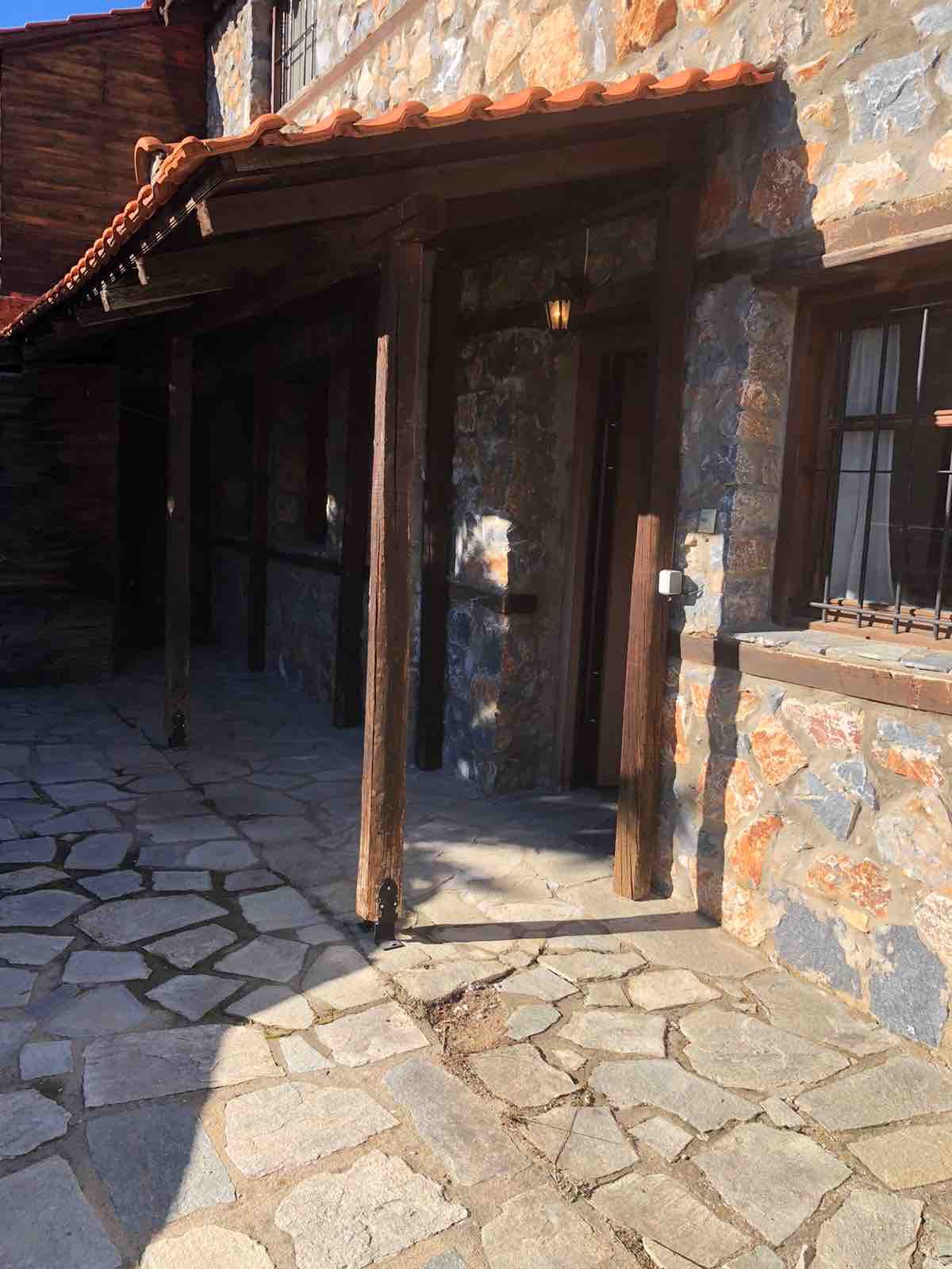 传统住宅和单间公寓， Agios Athanasios