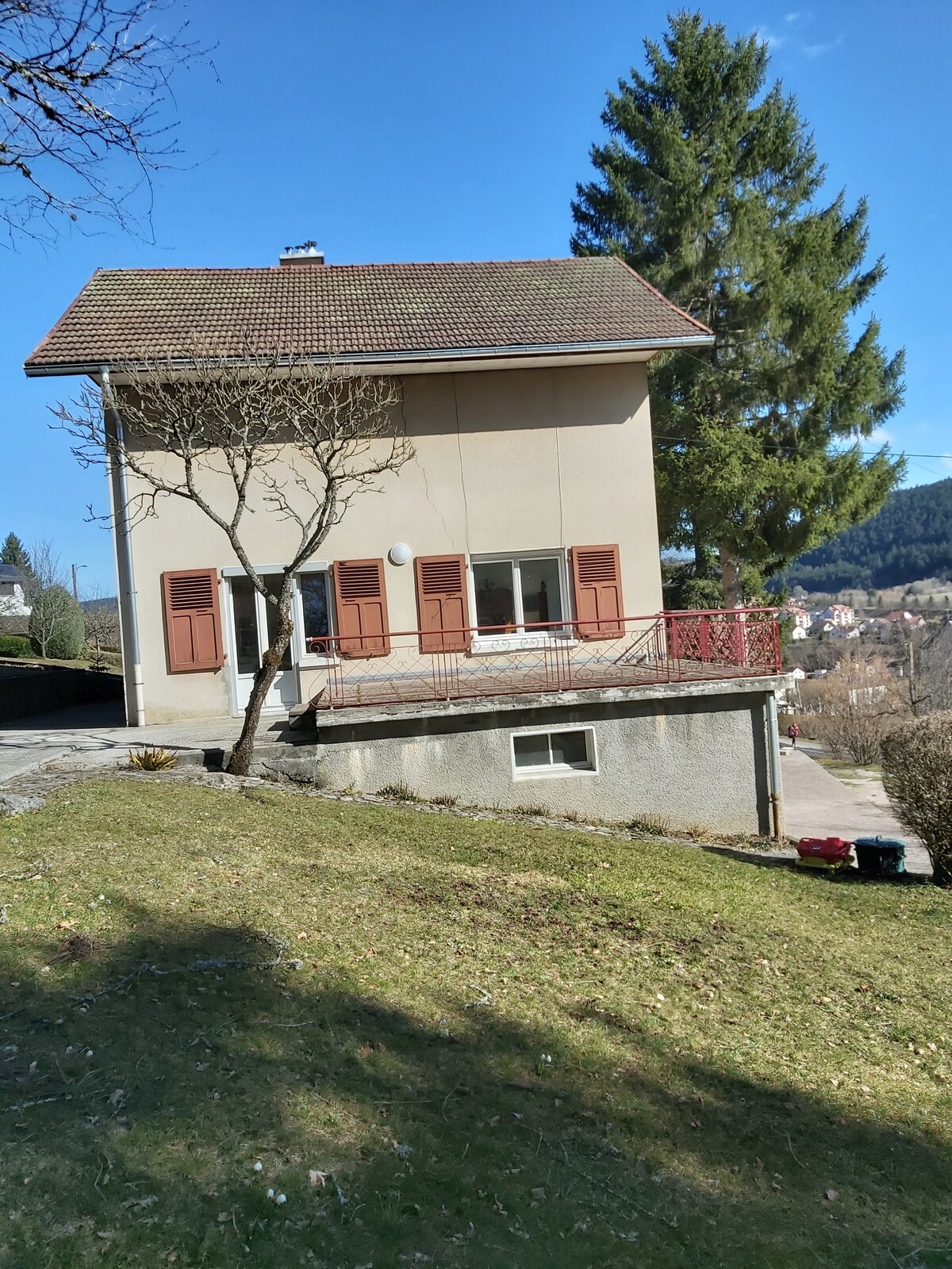 maison de village entière dans le Jura (HautDoubs)