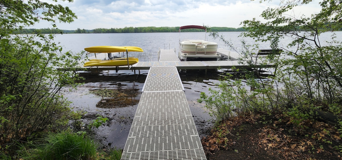 Taylor Lake Cottage - Pontoon Included - Secluded