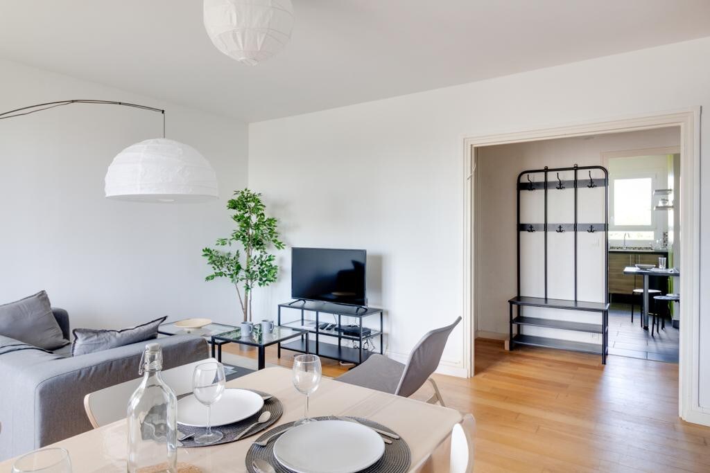 Grand Appartement Lumineux avec Balcon à Nantes