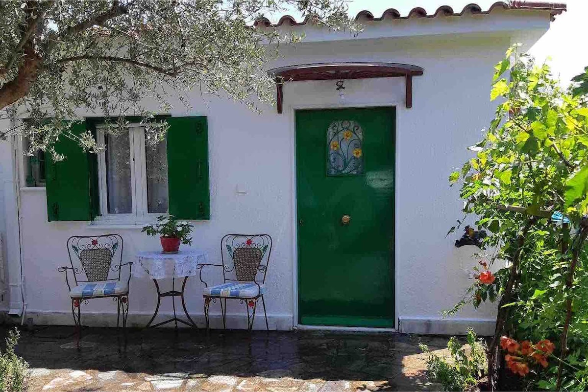 Milopetra Little Guest House