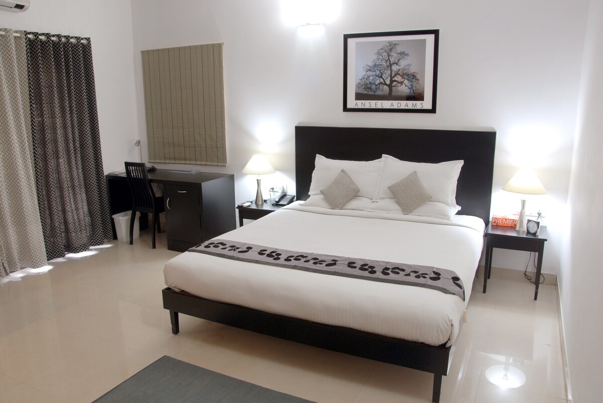 Luxury 1 BR Studio Serviced Apartments on M G Road
