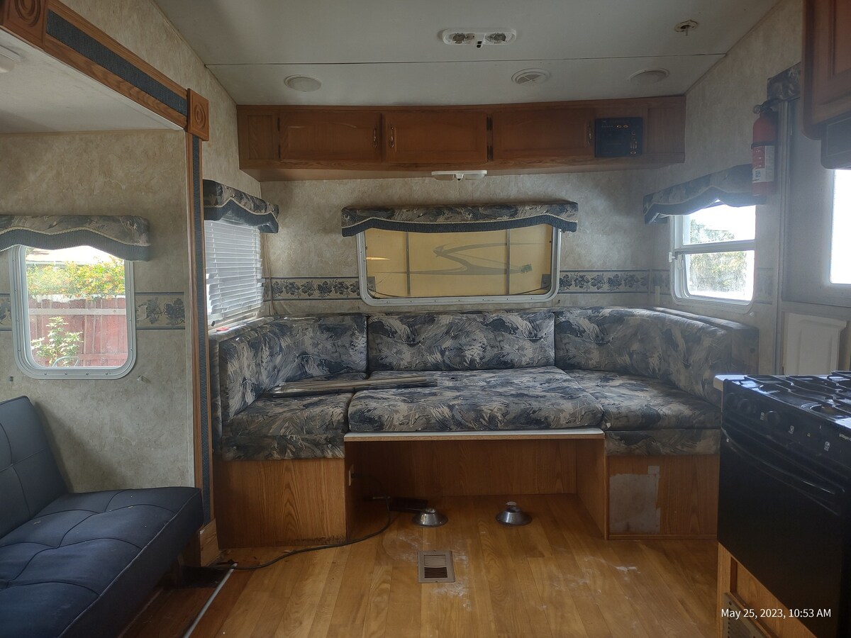 Spacious camper. We deliver to your own land.