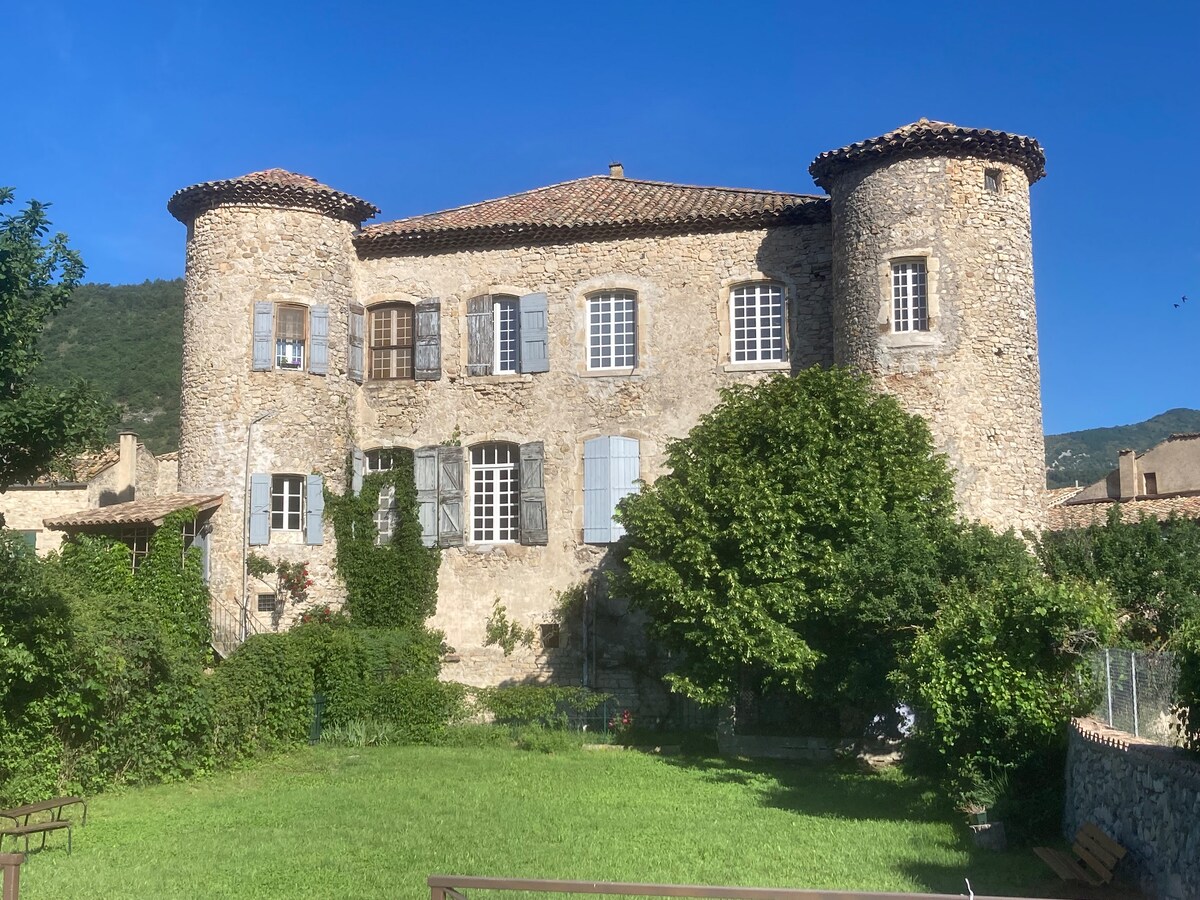 入住Château de Lachau