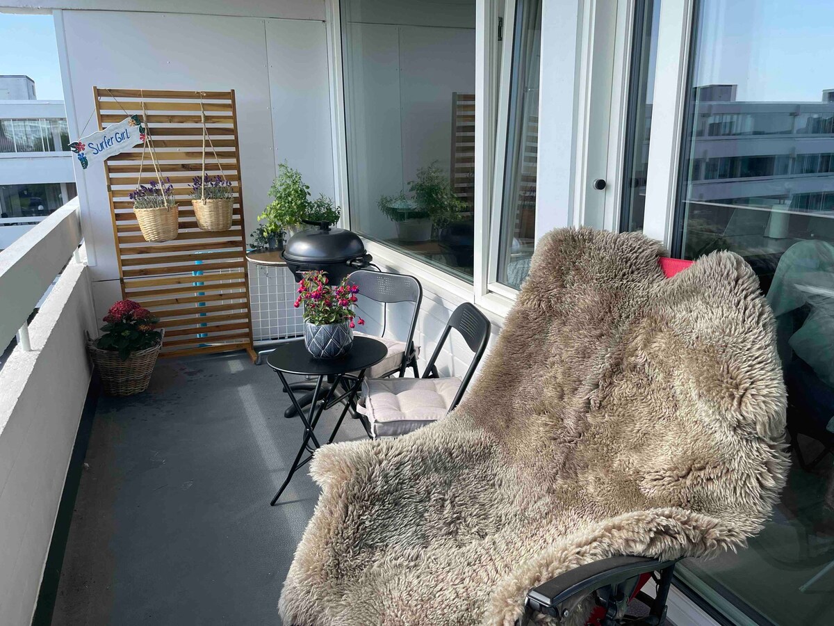 Flott leilighet, nydelig utsikt-3 soverom-balkong