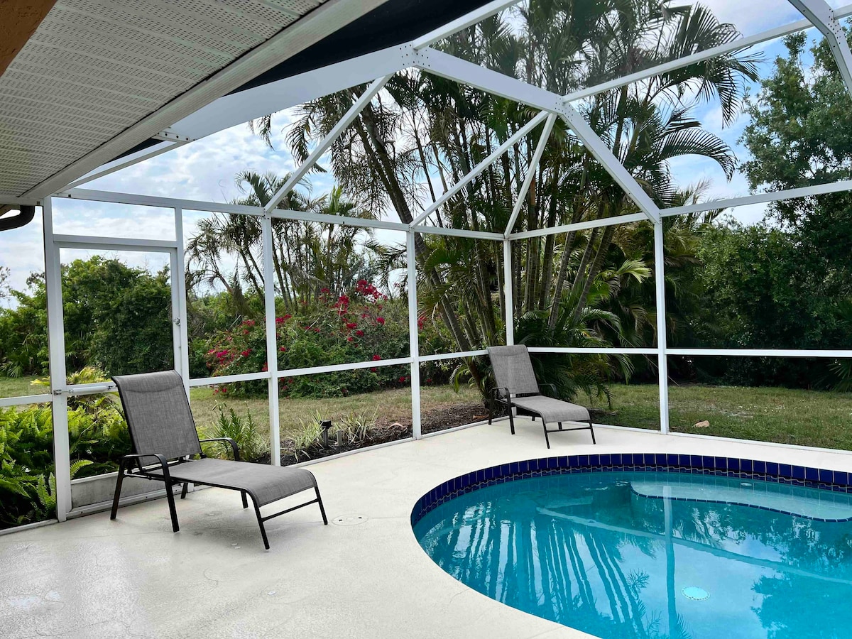 Heated Pool, Close to Beaches & Golf Steps Away!