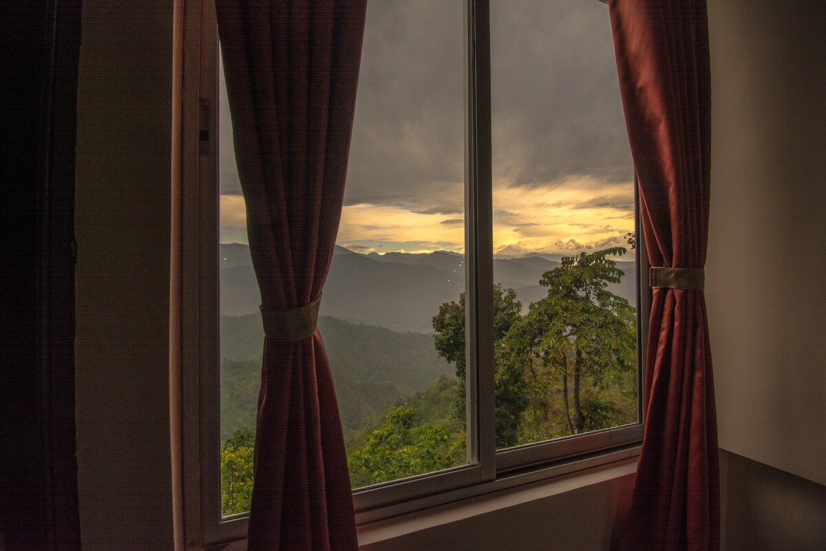 舒适的家庭客房，欣赏喜马拉雅山迷人的美景
