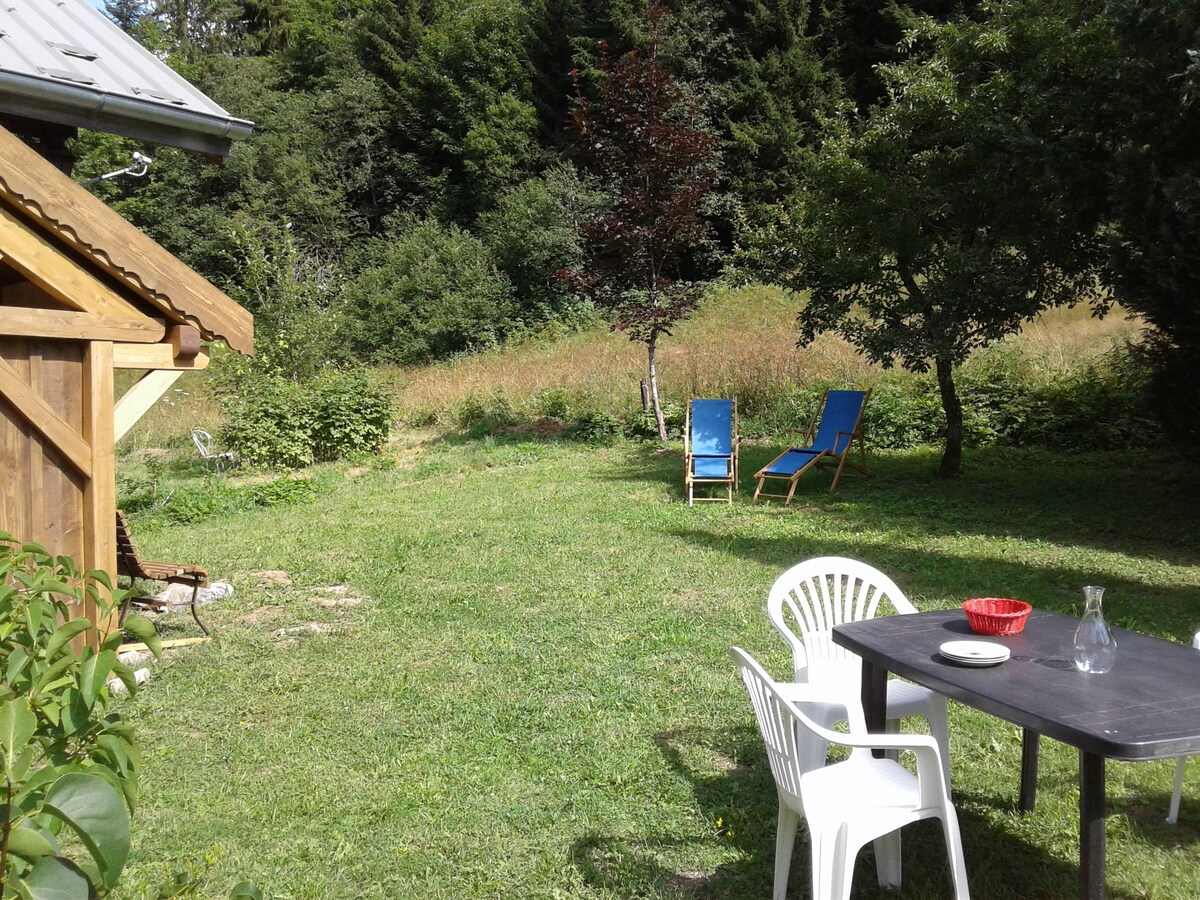 Chalet cosy station des Gets au calme avec jardin.