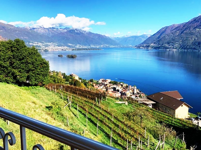 Lakeview with terrace & piano Brissago