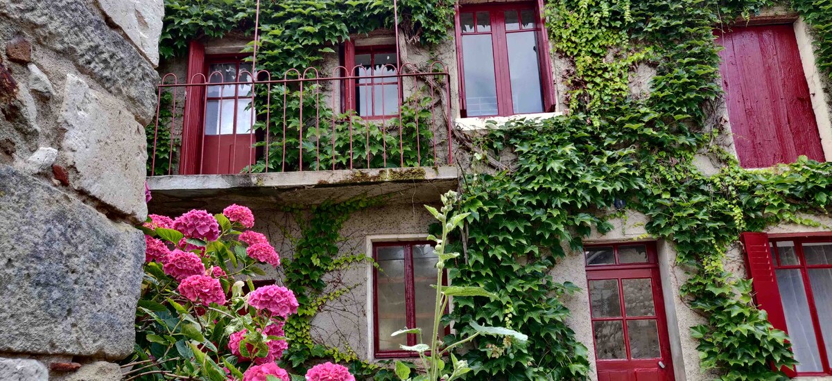 Superbe Gîte 17ème,6 pers avec Jacuzzi et Rivière